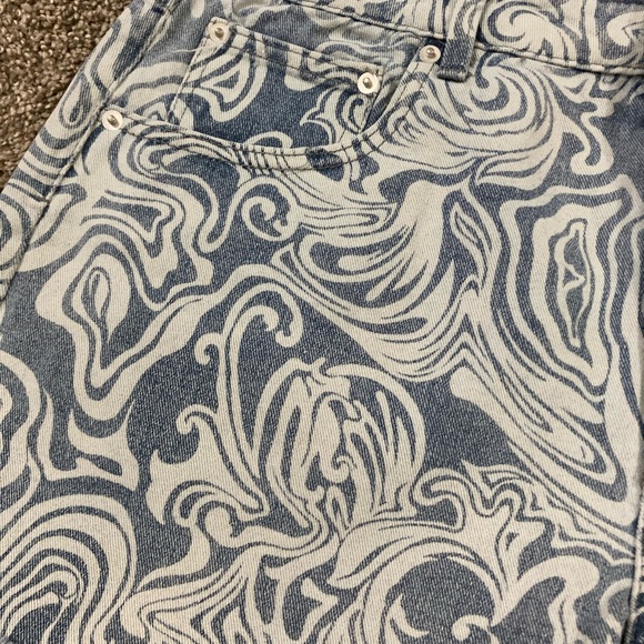 New! No Boundaries Juniors Cut Off Jean Shorts - Picture 2 of 5